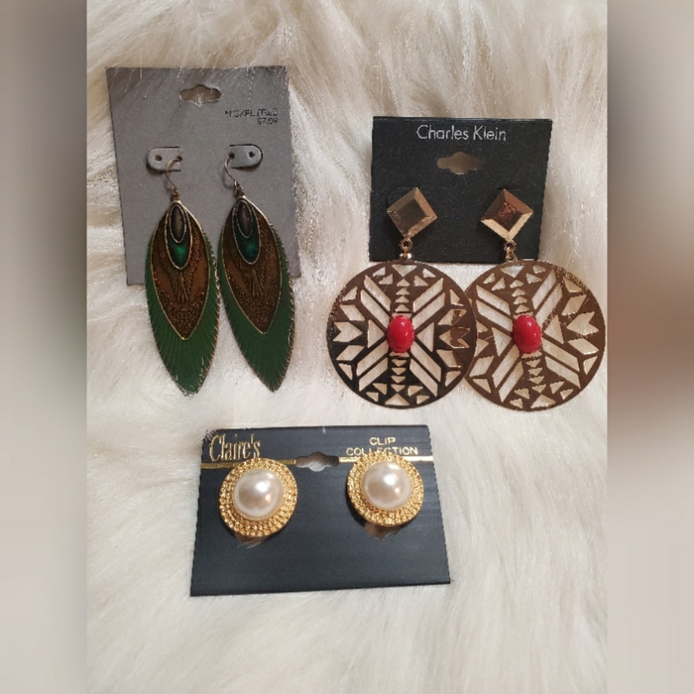 3 various styles earrings